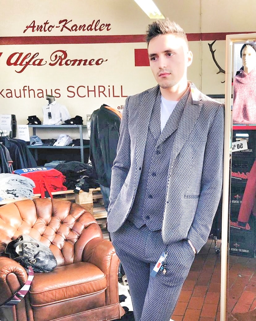Männerkleidung im Kaufhaus Schrill Bamberg Sommeranzüge Anzüge für den Herren